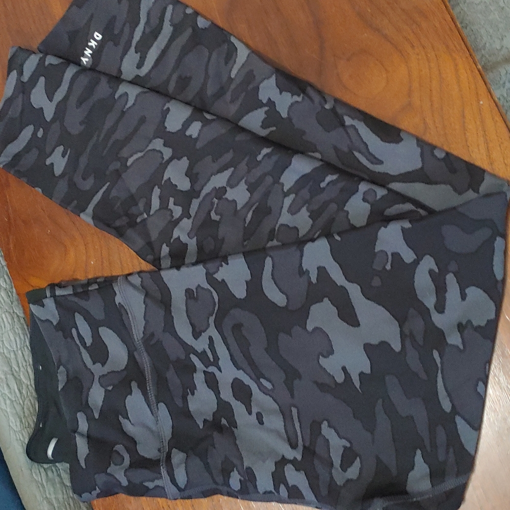 NWOT DKNY Sport Camo Leggings L